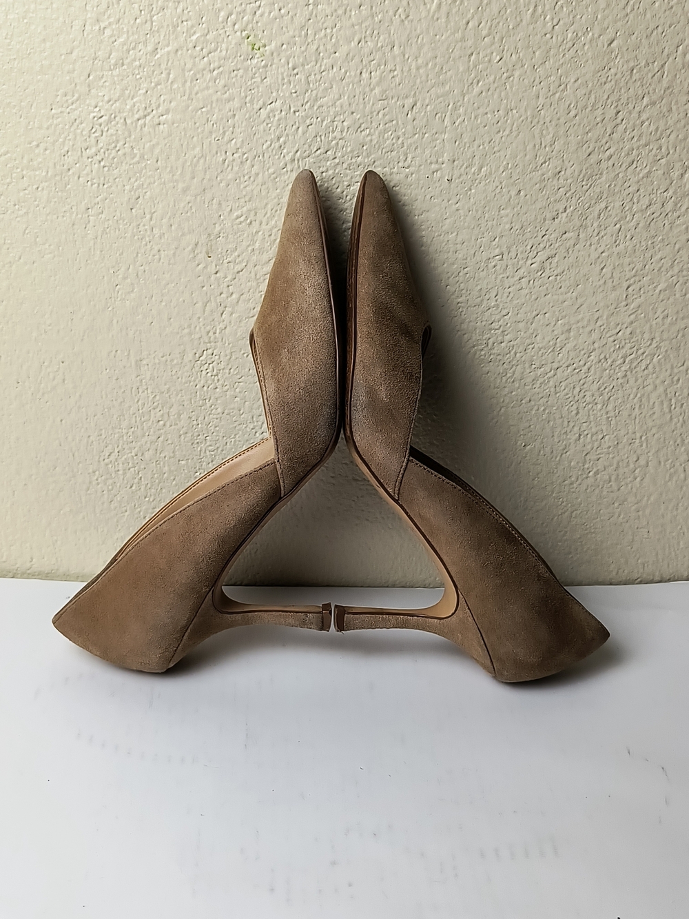 Ann Taylor 8.5M Taupe Suede Pointed-Toe Pumps - Picture 5 of 10